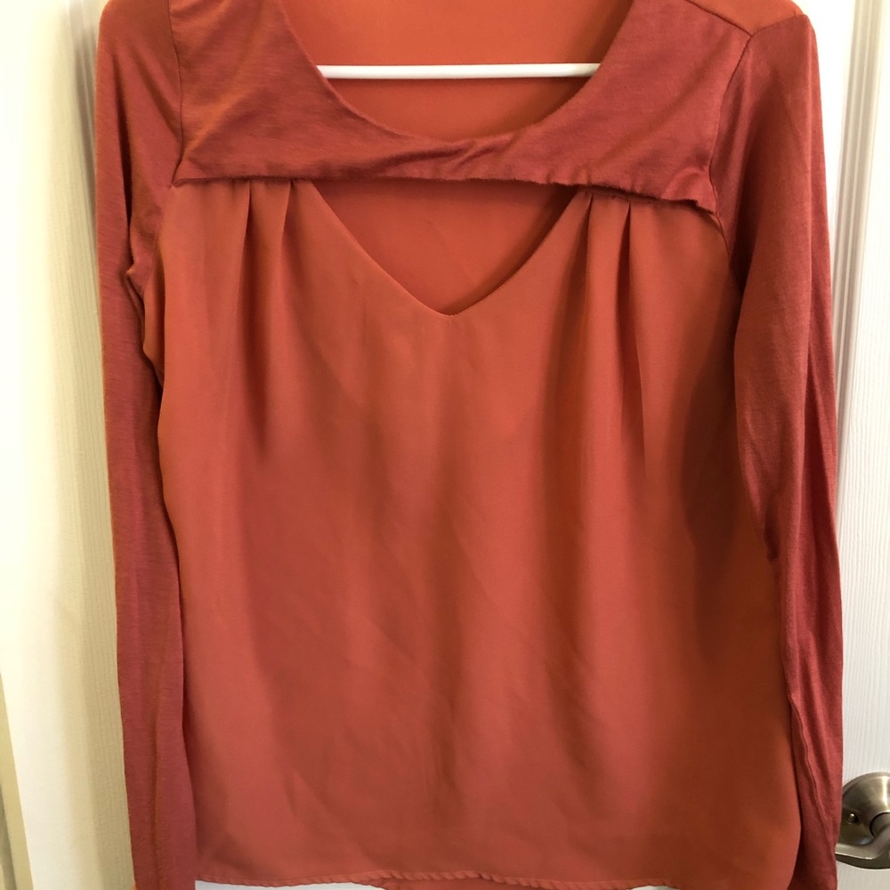 Women’s BKE V-neck blouse